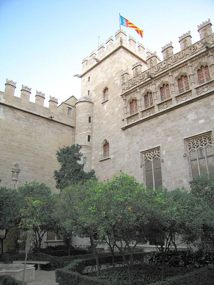 Lonja de la seda_- Patio de los naranjos