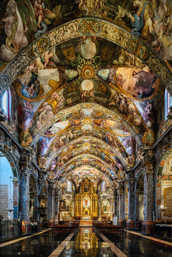 Nave central Iglesia san nicolas Valencia