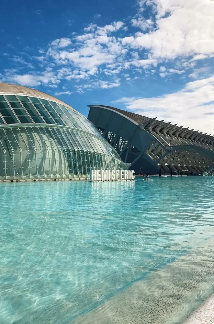 Hemisferic exterior Valencia. Ciudad de las Artes y las ciencias