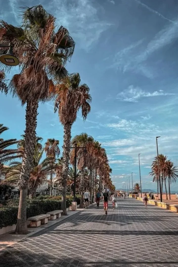 Paseo marítimo. Playa Malvarrosa